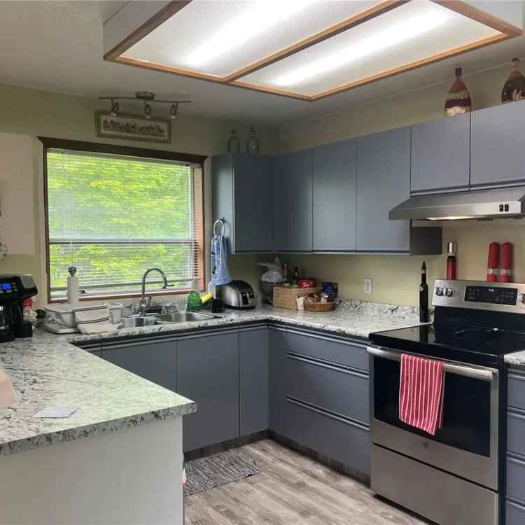 Mountain View Home 4 Beds 3 Baths 2200 sqft