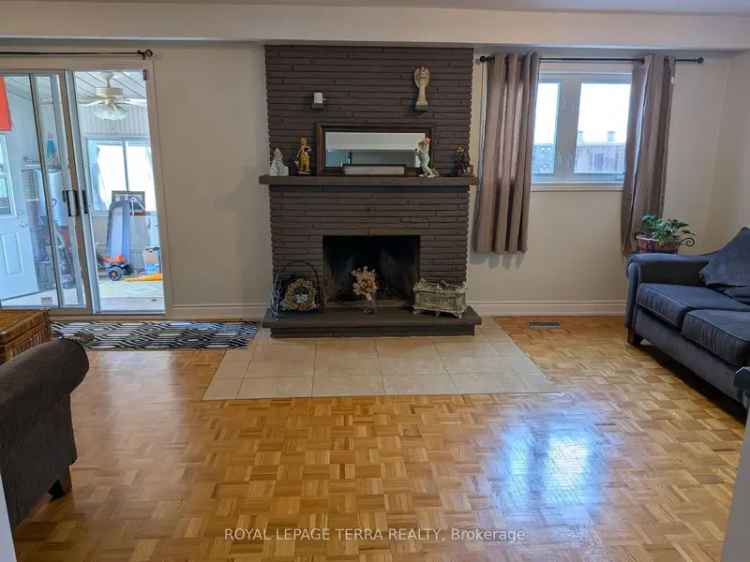 5 Bedroom Semi-Detached Backsplit Family Home