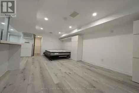 1 room house of 311 m² in Toronto