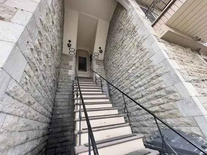 Rent Apartment in Montreal with Modern Spacious Design and Nearby Amenities