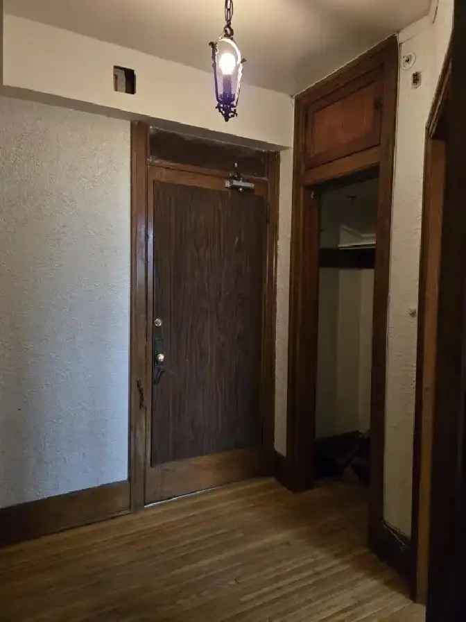 One-bedroom apartment for sublet in Downtown Winnipeg - 464 St.