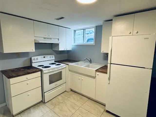 2-Bedroom 2-Bath Unit Near Go Train Station