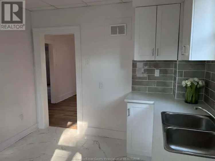 Legal Duplex - Renovated 2 1 Bedroom Units Single Car Garage