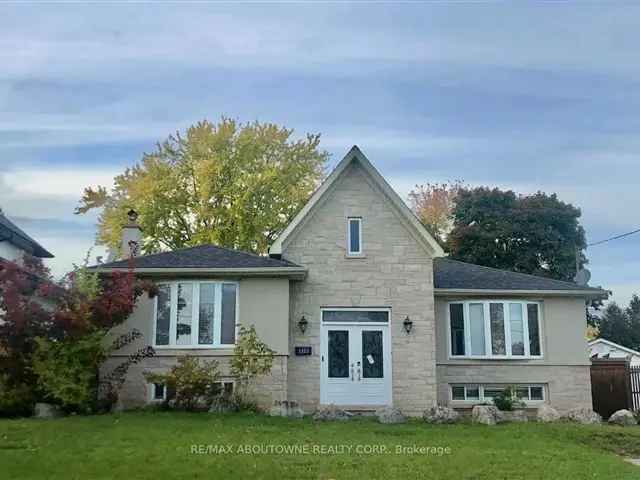 Oakville House: Furnished 3+2BR Bungalow, Inground Pool, Finished Basement