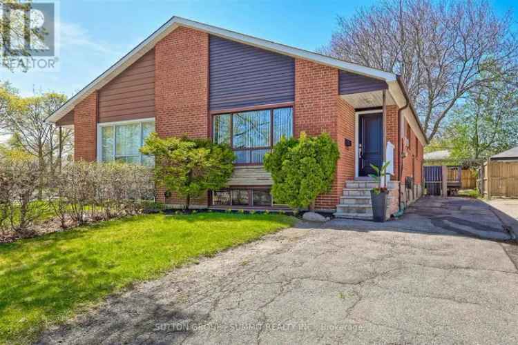 Family Home in Applewood Heights - Open Concept Living Hardwood Floors