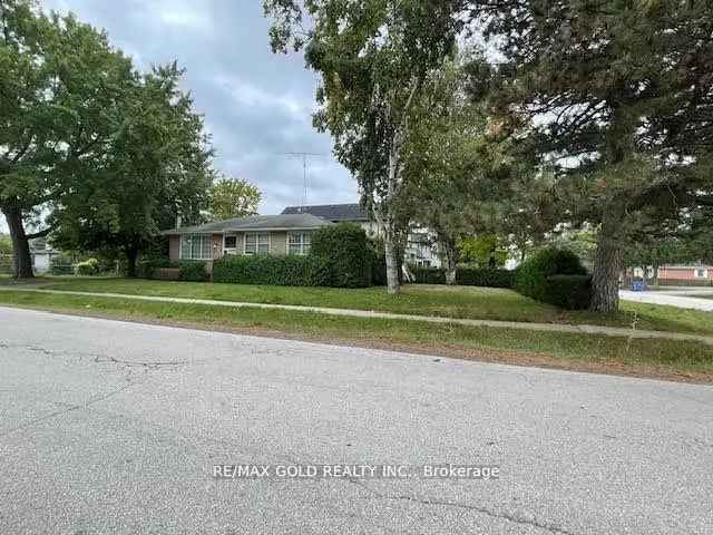 House For Sale in Oakville, Ontario