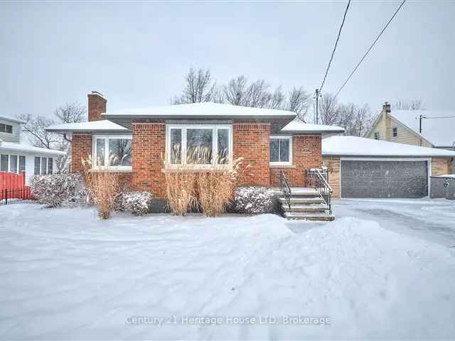 Charming 2+1 Bedroom Bungalow Near Douglas Park