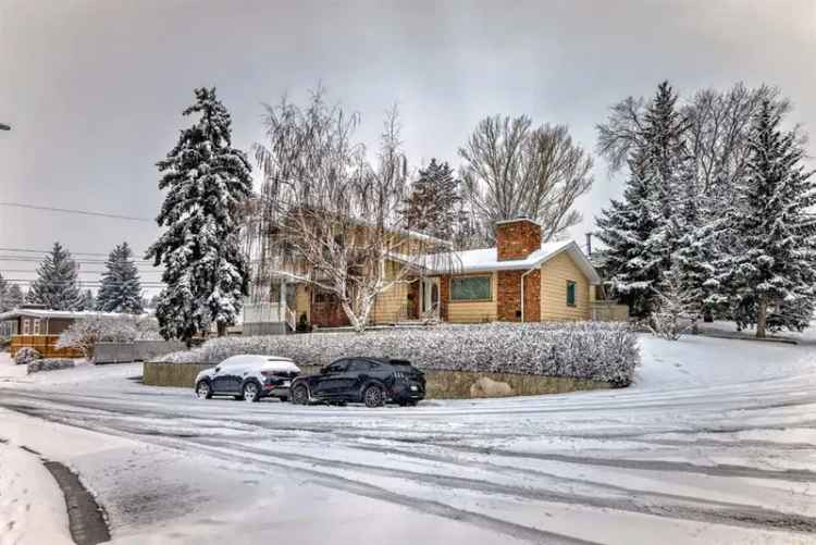 House For Sale in Calgary, Alberta