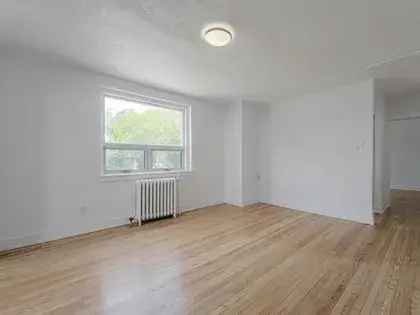 1 room apartment of 369 m² in Toronto