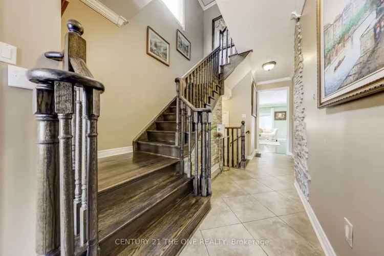 Luxury Semi-Detached Home in Westbrook Richmond Hill