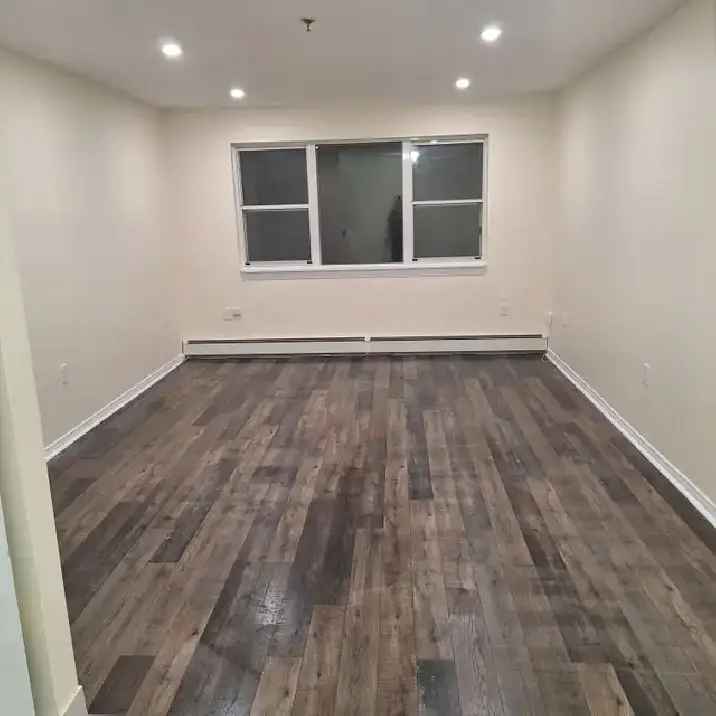 Rent spacious one bedroom apartment in Halifax with modern amenities