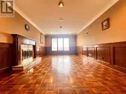 4700 sq ft 4-Bedroom Home with 2 Kitchens in Toronto