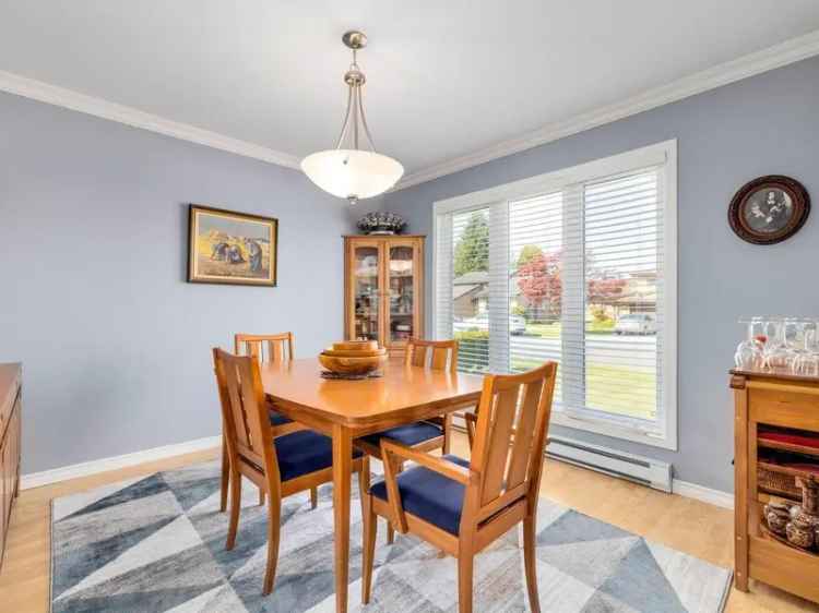 4 Bedroom Family Home in Ladner Delta Manor