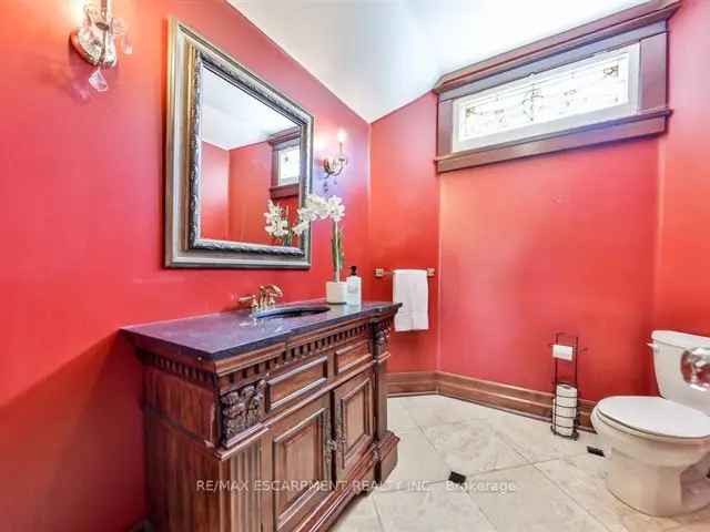 House For Sale in Mississauga, Ontario