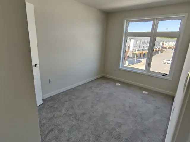 3 Bedroom Townhouse For Lease Near Amenities