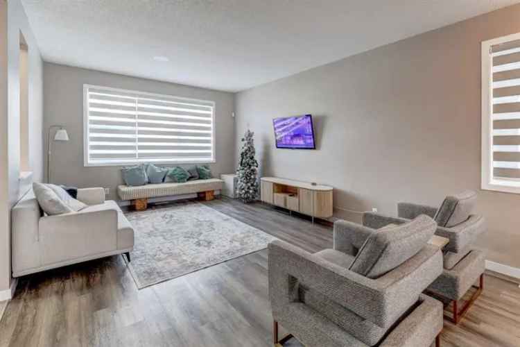 House For Sale in Calgary, Alberta