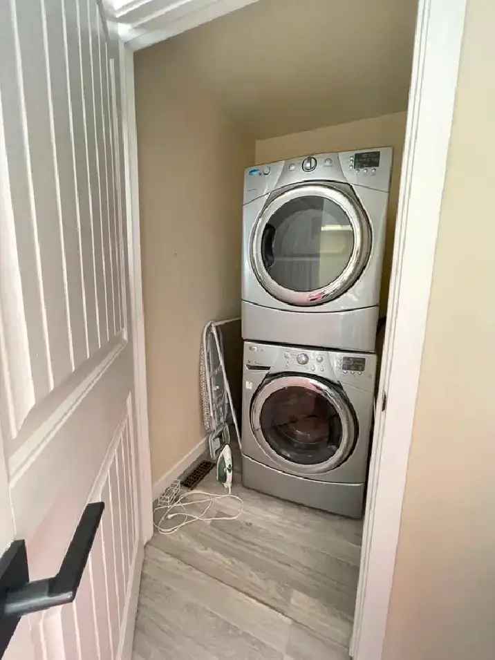 2 Bed 2 Bath Private Garage Suite in Allendale For Rent