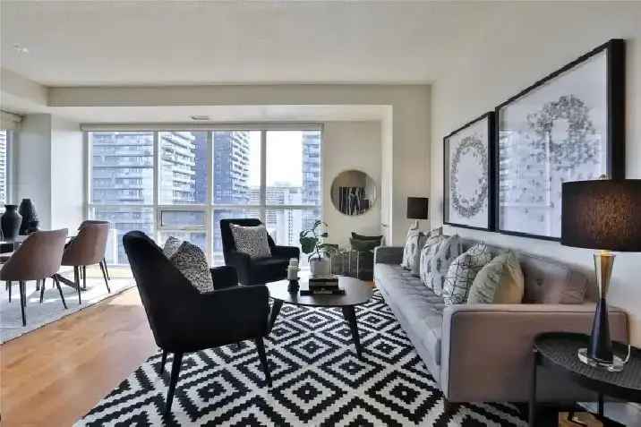 1 Roommate to share 2Bed 2Bath Condo in 70 Roehampton Ave