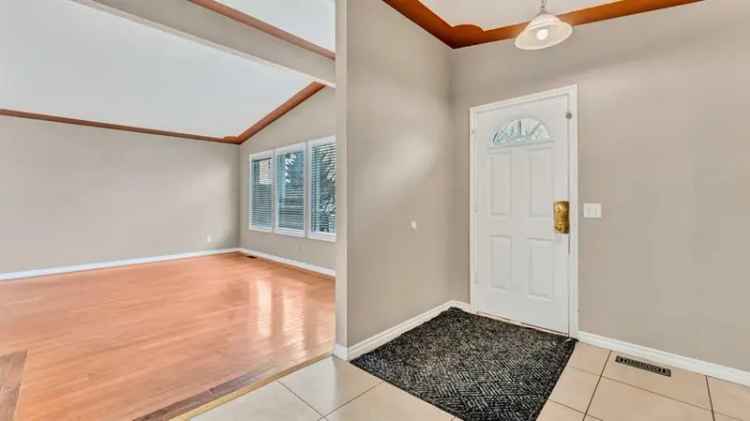 House For Sale in Calgary, Alberta