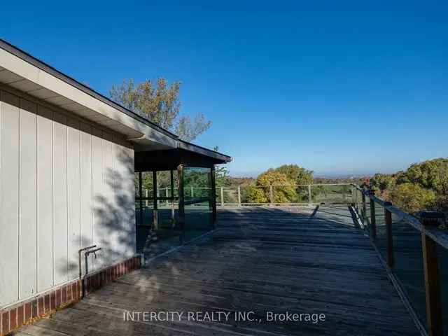 5-Acre King's Countryside Property with Panoramic Views and Barn