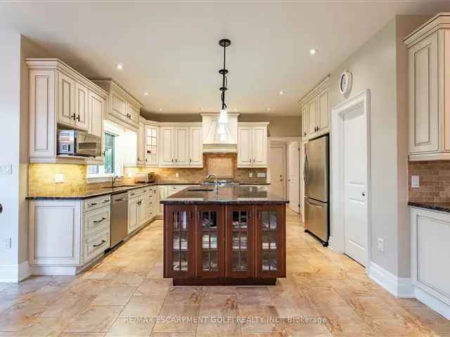 Luxury Niagara-on-the-Lake Home: 4 Beds, 4 Baths, 3200 sq ft