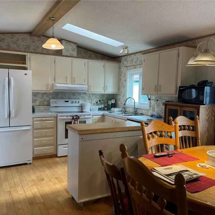 2-Bedroom Furnished Mobile Home with Hot Tub and RV Parking