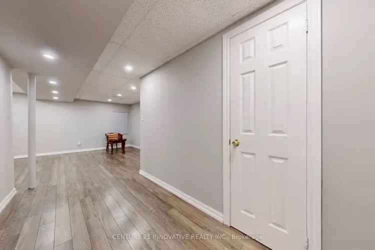 House For Sale in Highway 7, Markham, Ontario