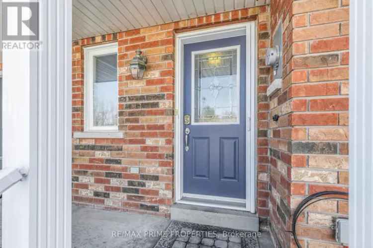 House For Sale in 403, King Street East, East Gwillimbury, Ontario