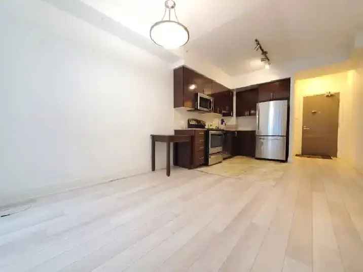 Rent Luxury 1 Bedroom Condo in Yonge Steeles with Terrace and Amenities