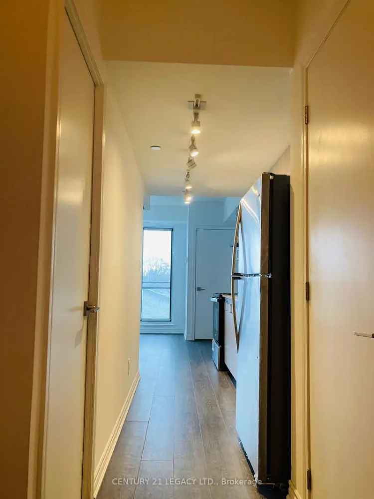 1 Den Condo New Building Garden View Updated Washroom