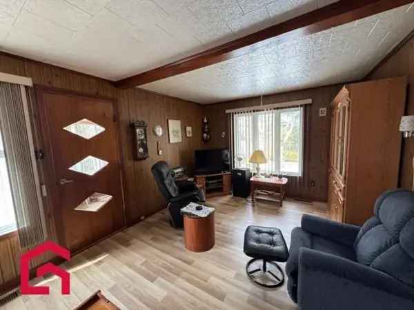 Bungalow for Sale Laurentides 2 Bed Lake Access
