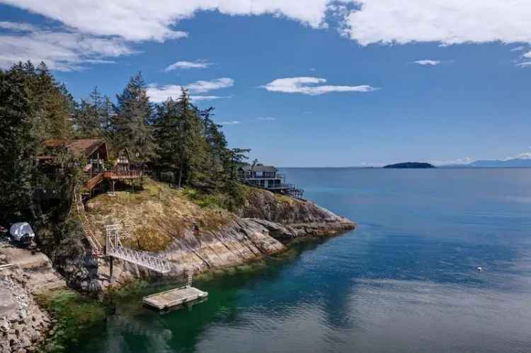 Waterfront Cabin: 3 Bed, 3 Bath, Stunning Views