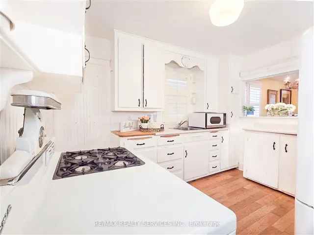 House For Sale in Toronto, Ontario