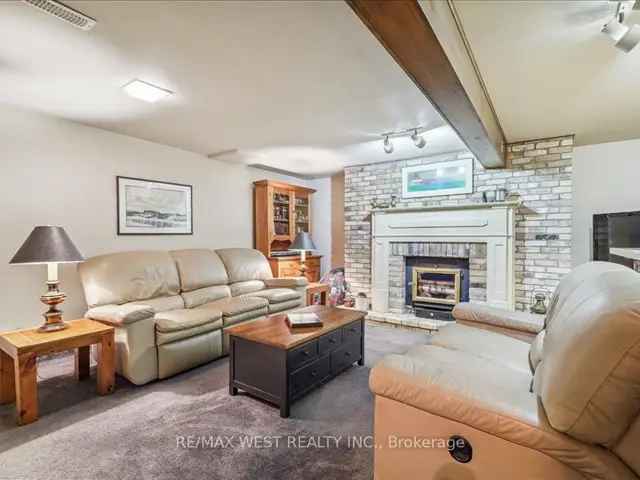 Historic Lake Simcoe Waterfront Log Home with Modern Amenities