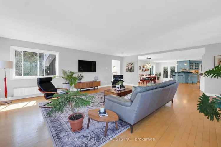 Glen Williams Private Resort-Style Home - Pool, Sauna, Updated