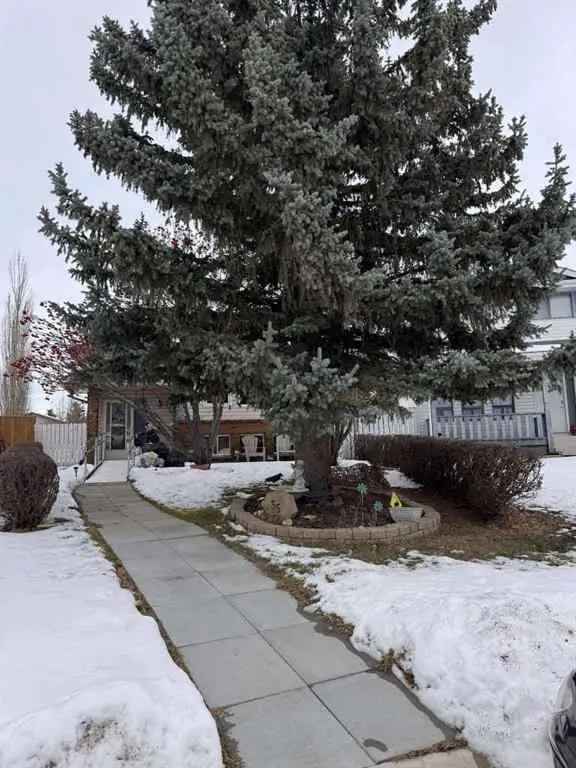 House For Rent in Town of Crossfield, Alberta