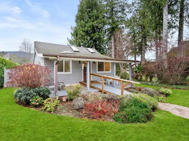 A $1,050,000.00 House/Single Family with 2 bedrooms in Gibsons & Area, Sunshine Coast