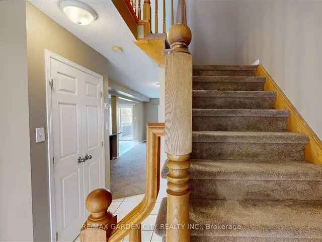 Townhouse For Sale in Grimsby, Ontario