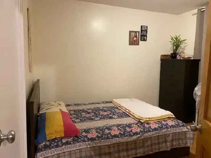 MAIN FLOOR BED ROOM FOR RENT AT MIDLAND & EGLINTON