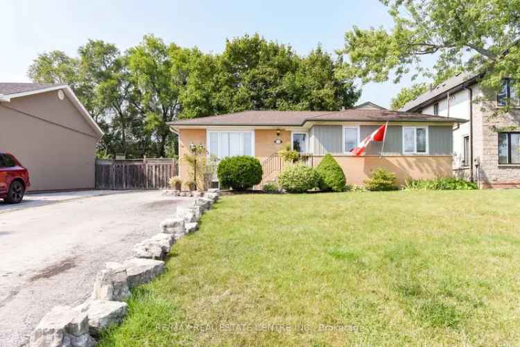 House For Sale in Oakville, Ontario