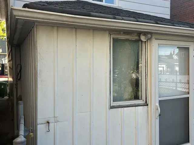 Large Backyard House with Laneway Parking