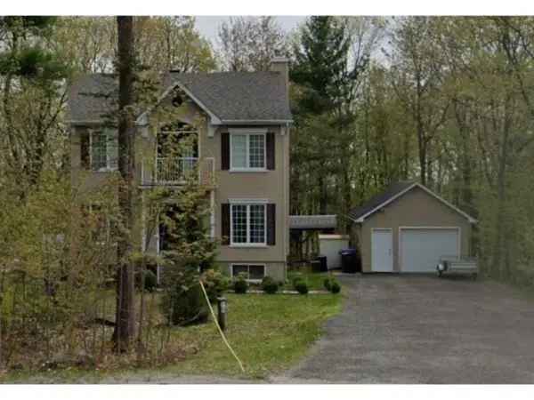 Two Storey House for Sale Laurentides 3 Bedrooms Heated Spa Pool