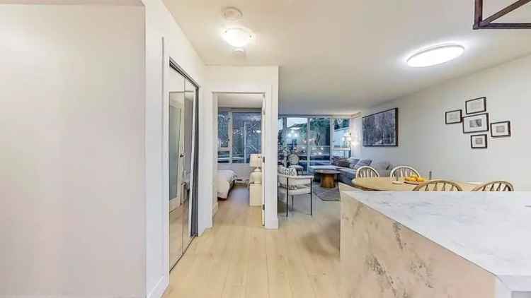 Yaletown Waterfront Condo 2 Bed 2 Bath Luxurious Amenities