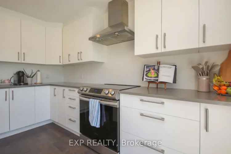 House For Sale in Ontario