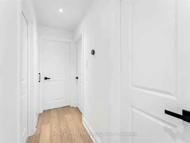 House For Sale in Newmarket, Ontario