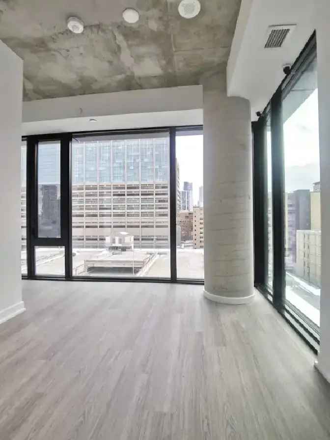 Rent 3 Bedroom 2 Bathroom Downtown Condo in Toronto with Great Amenities