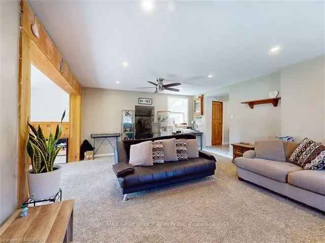 House For Sale in Chatsworth, Ontario