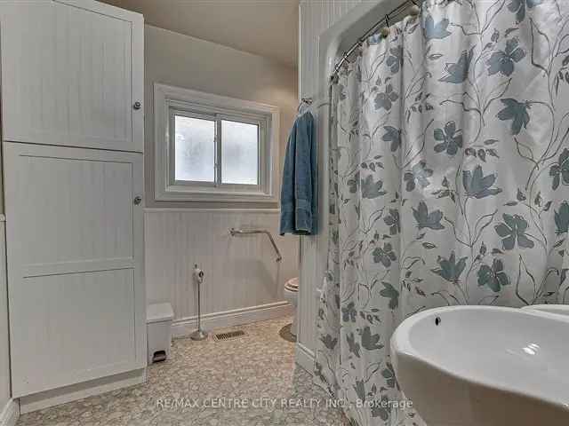 House For Sale in St. Thomas, Ontario