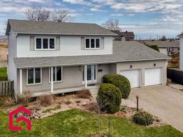 Two Storey House for Sale Montérégie Garage Mountain View