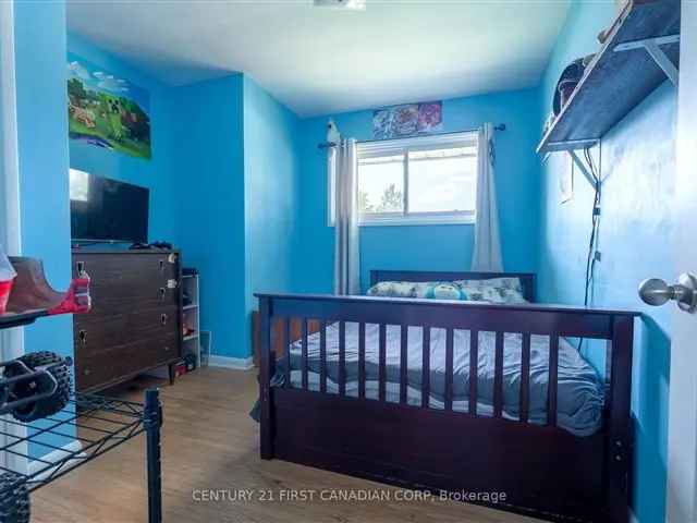 3-Bedroom Bungalow with Pool Finished Basement Family Friendly